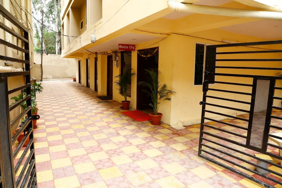 Metro City Hostel