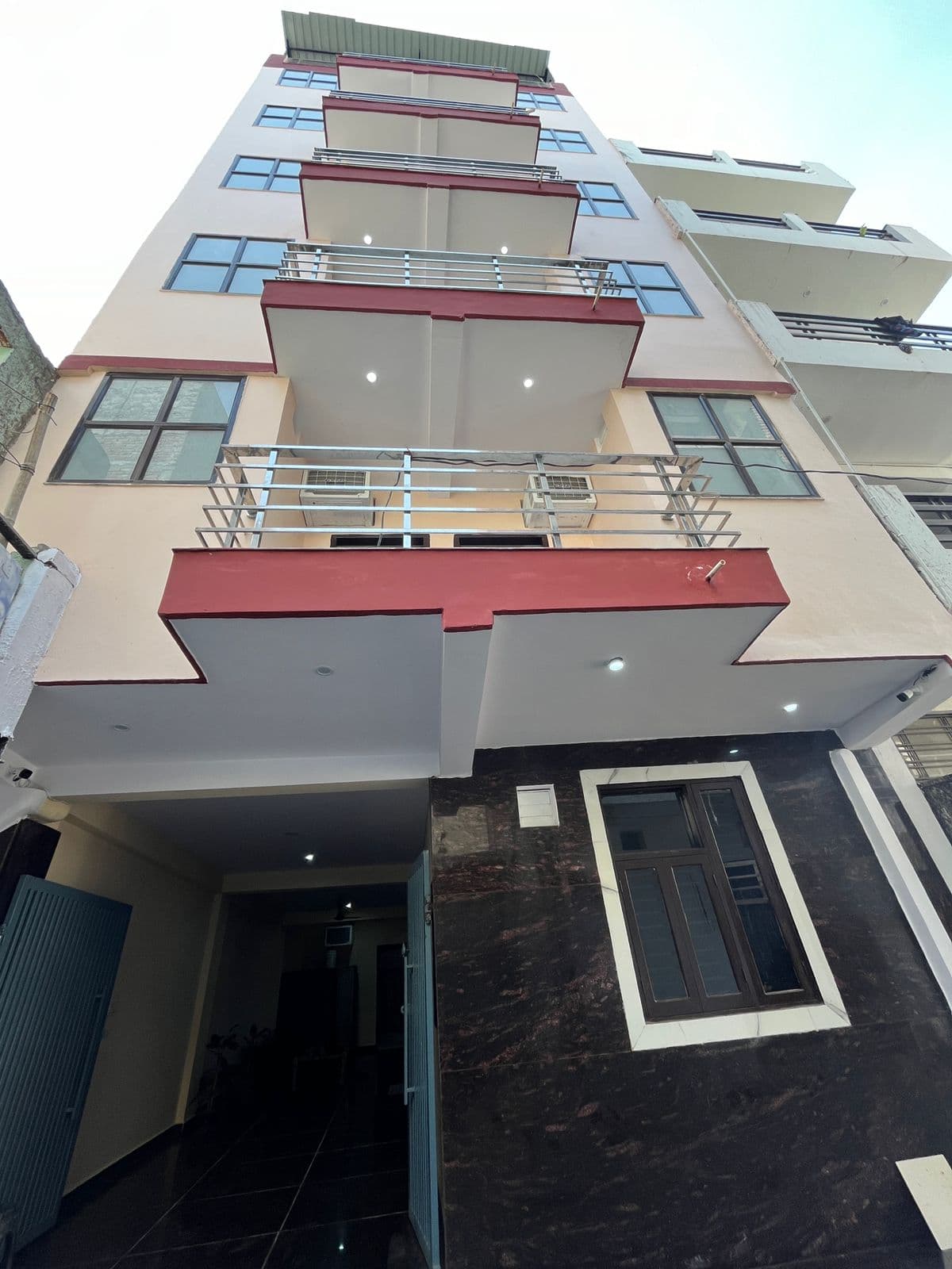 VELVET LIVING PG