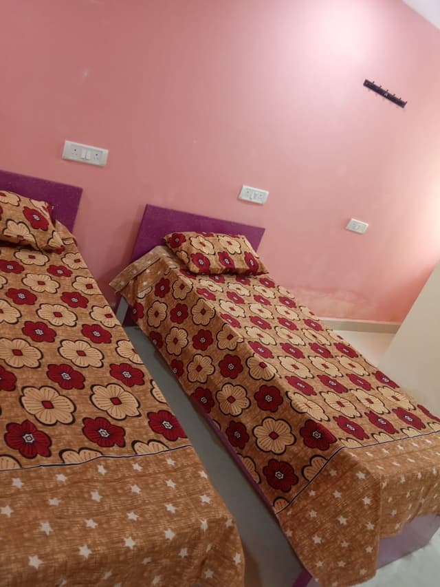 Raghavendra Luxury Women's Pg