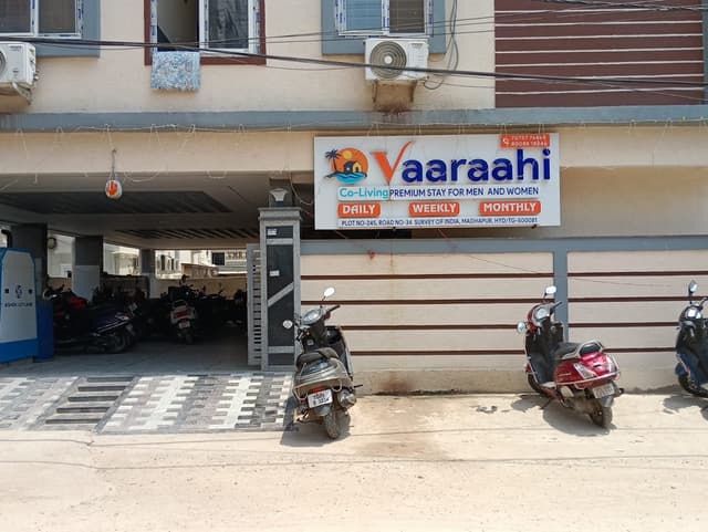 VAARAAHI CO-Living Premium Stay