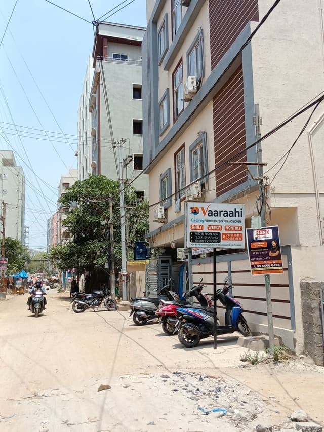 VAARAAHI CO-Living Premium Stay