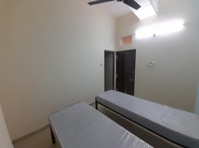 Kavuris Kvr Boys Hostel