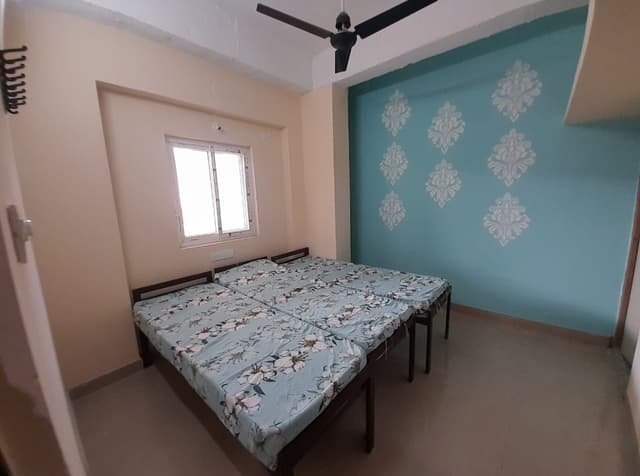 Kavuris Kvr Boys Hostel