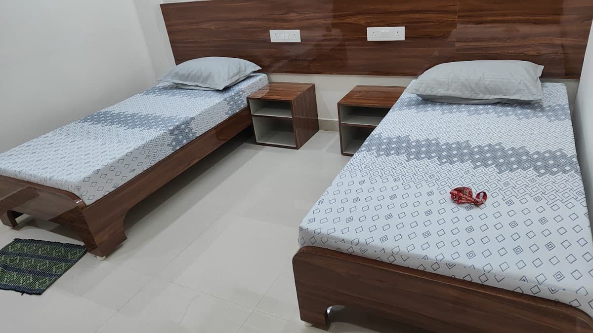 Grand Brundavan Mens PG