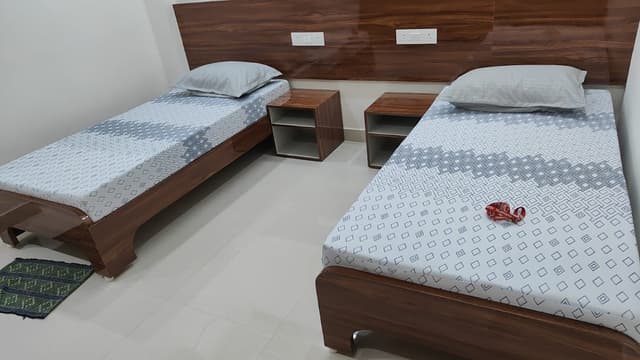 Grand Brundavan Mens PG