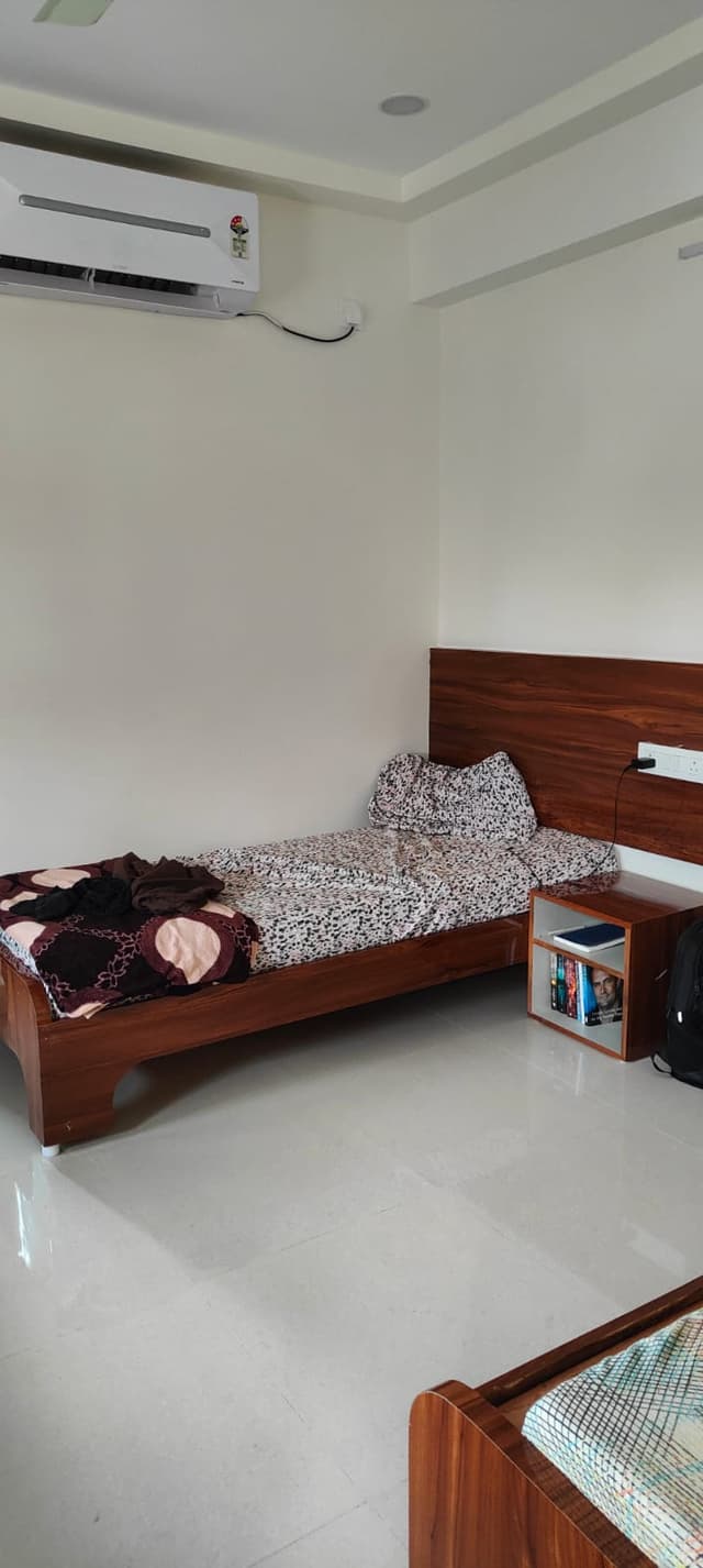 Grand Brundavan Mens PG