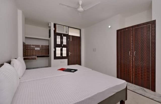 Royal guest house and pg