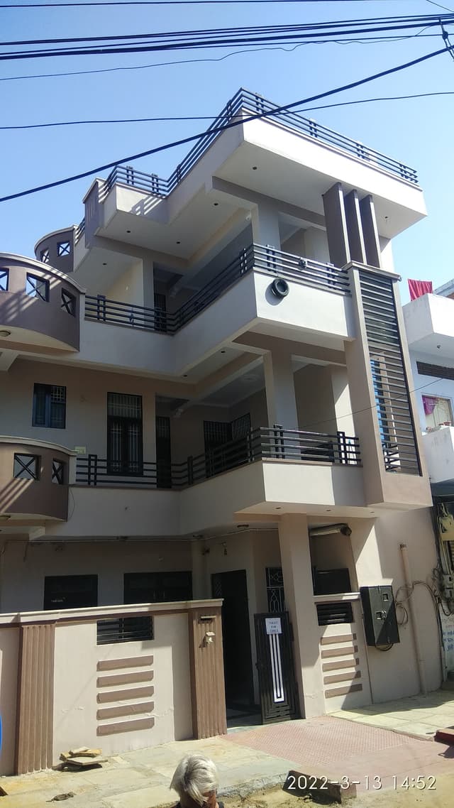 KAPOOR PG