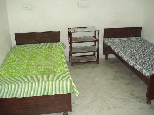 KAPOOR PG