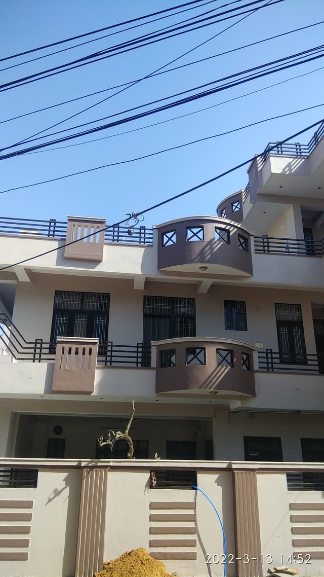 KAPOOR PG