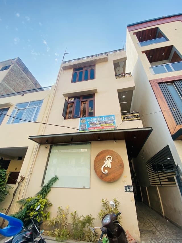 SAWARIYA GROUP OF HOSTEL