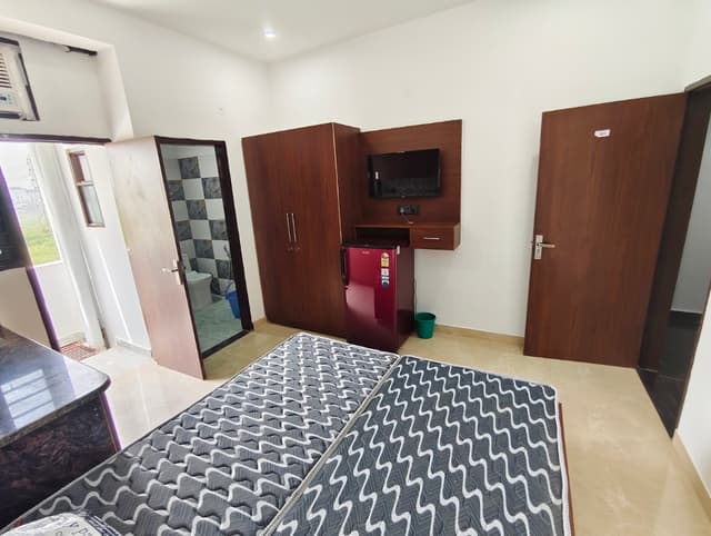 Yaduvanshi Luxury PG & 1 RK