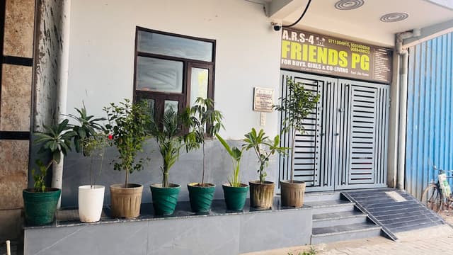 A.R.S 4 FRIENDS PG
