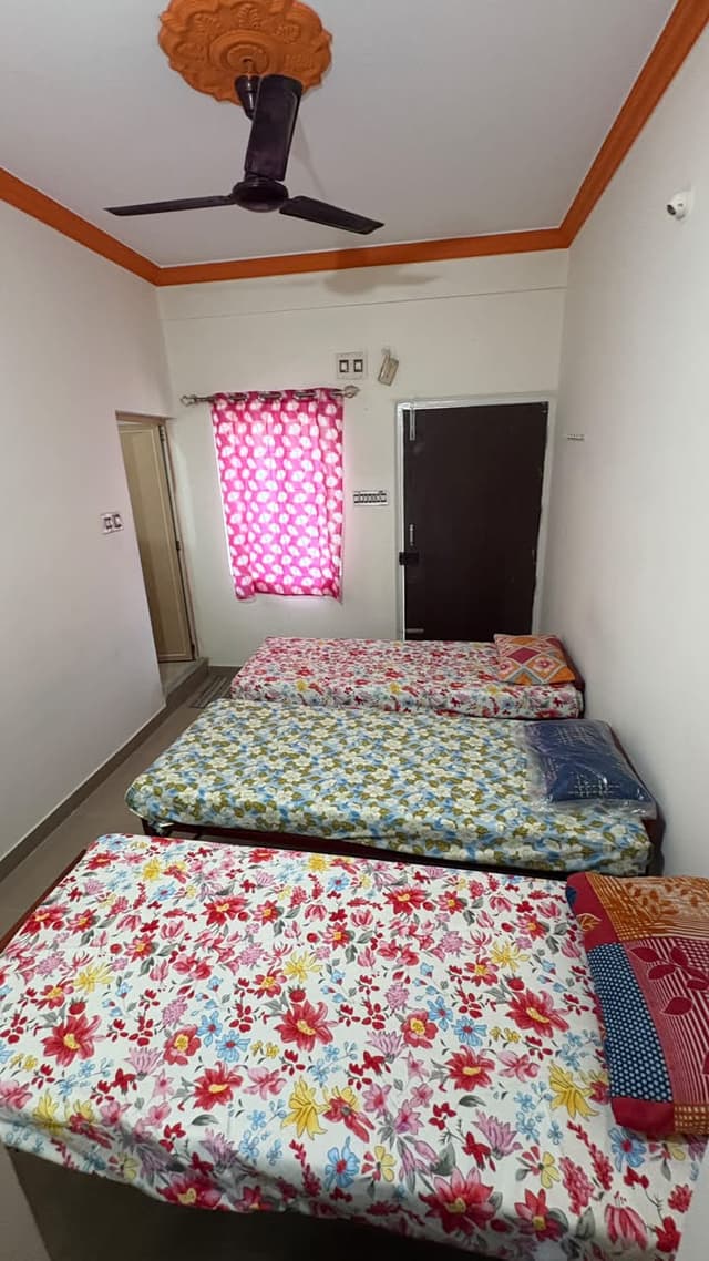 Sri Srinivasa ladies pg