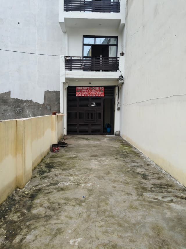FRIEND HOME PG