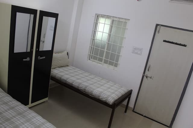 Hridhaan girls hostel and pg