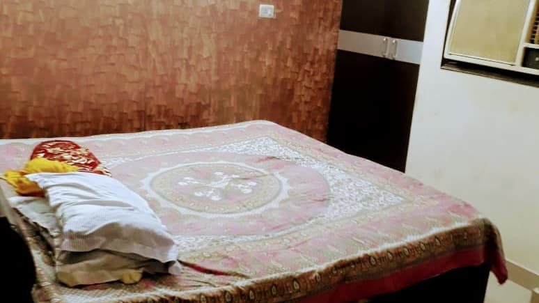 Om govindaya pg