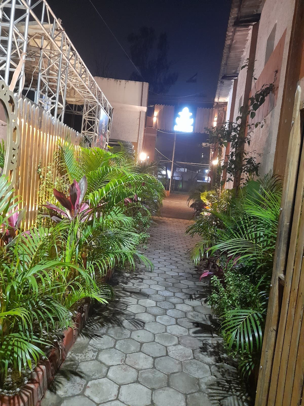 shree vallabh girls and boys hostel and pg