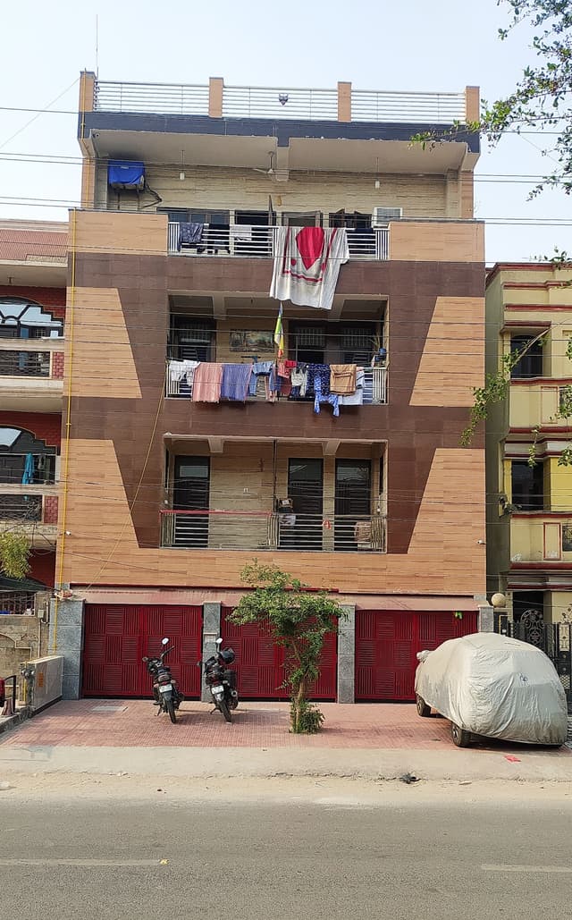 Girls paying guest in vasundara