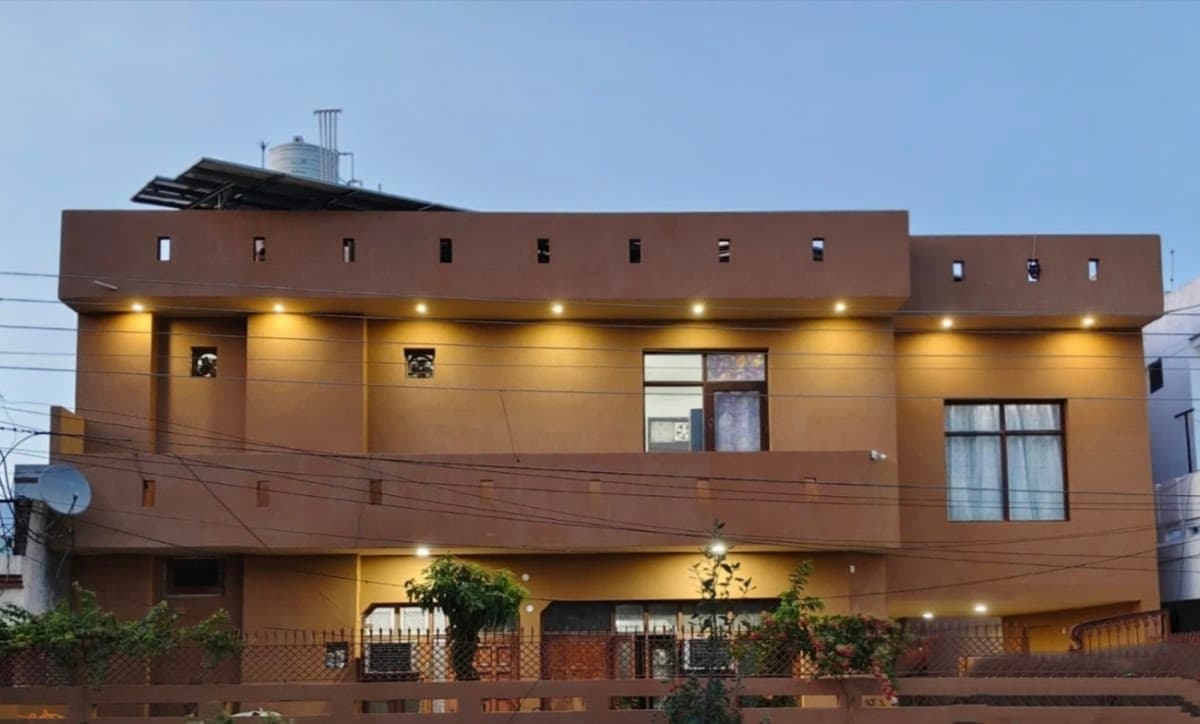 PG for Girls  (with food & ac rooms )