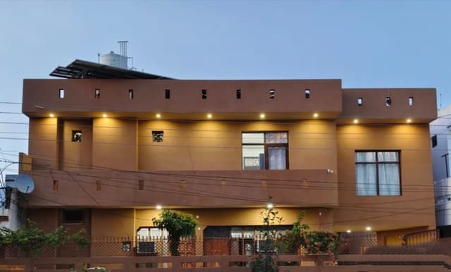 PG for Girls (with food & ac rooms )