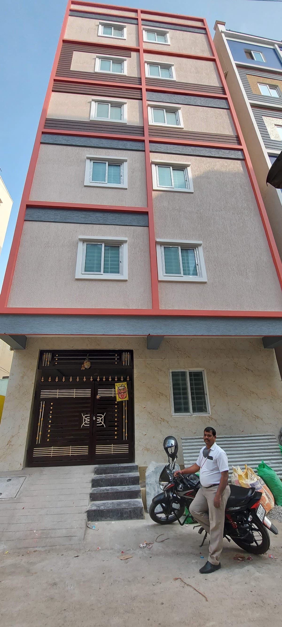 AKSHATHA luxury women's hostel