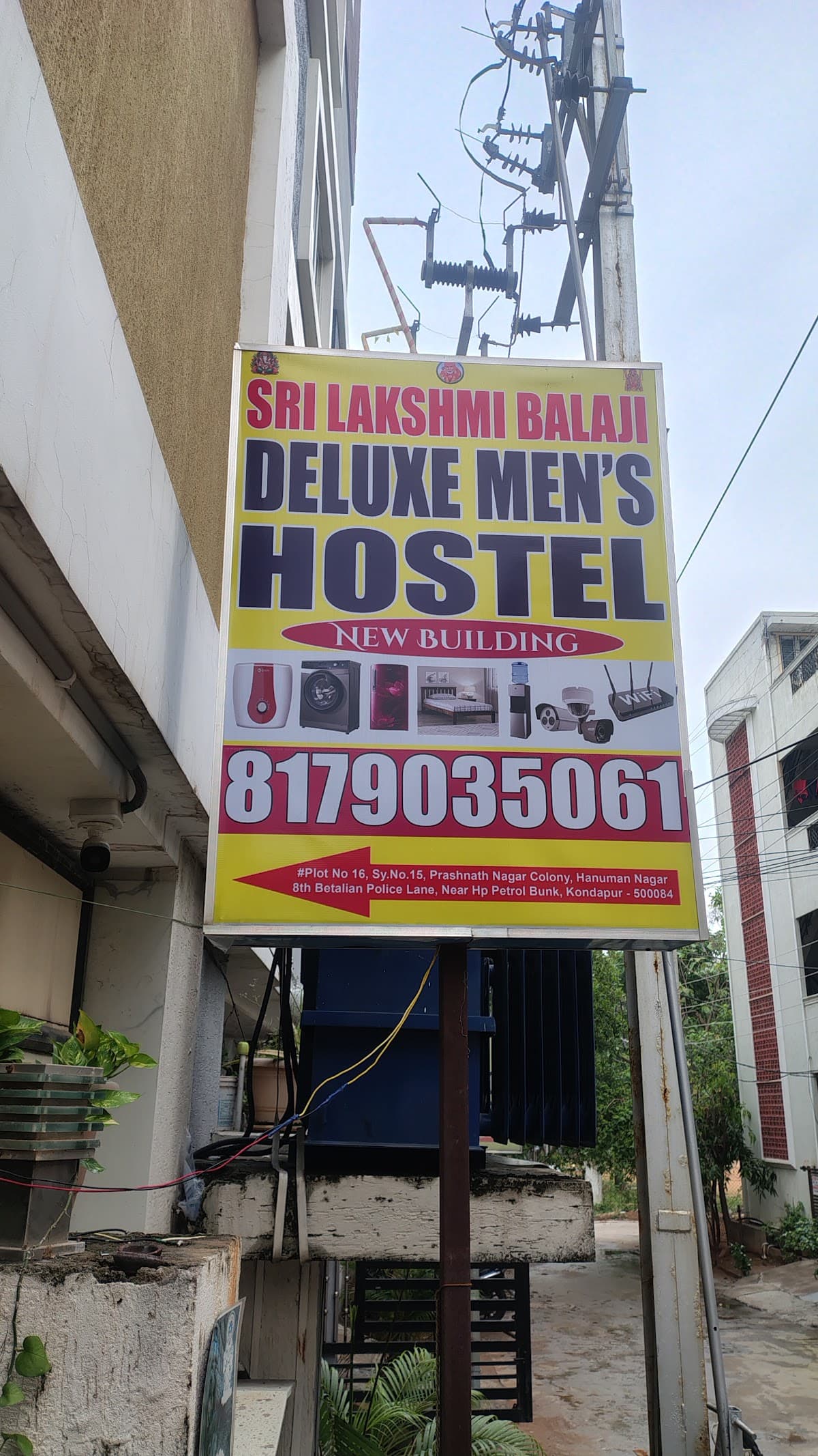 SRI LAKSHMI BALAJI DELUXE MENS HOSTEL & PG