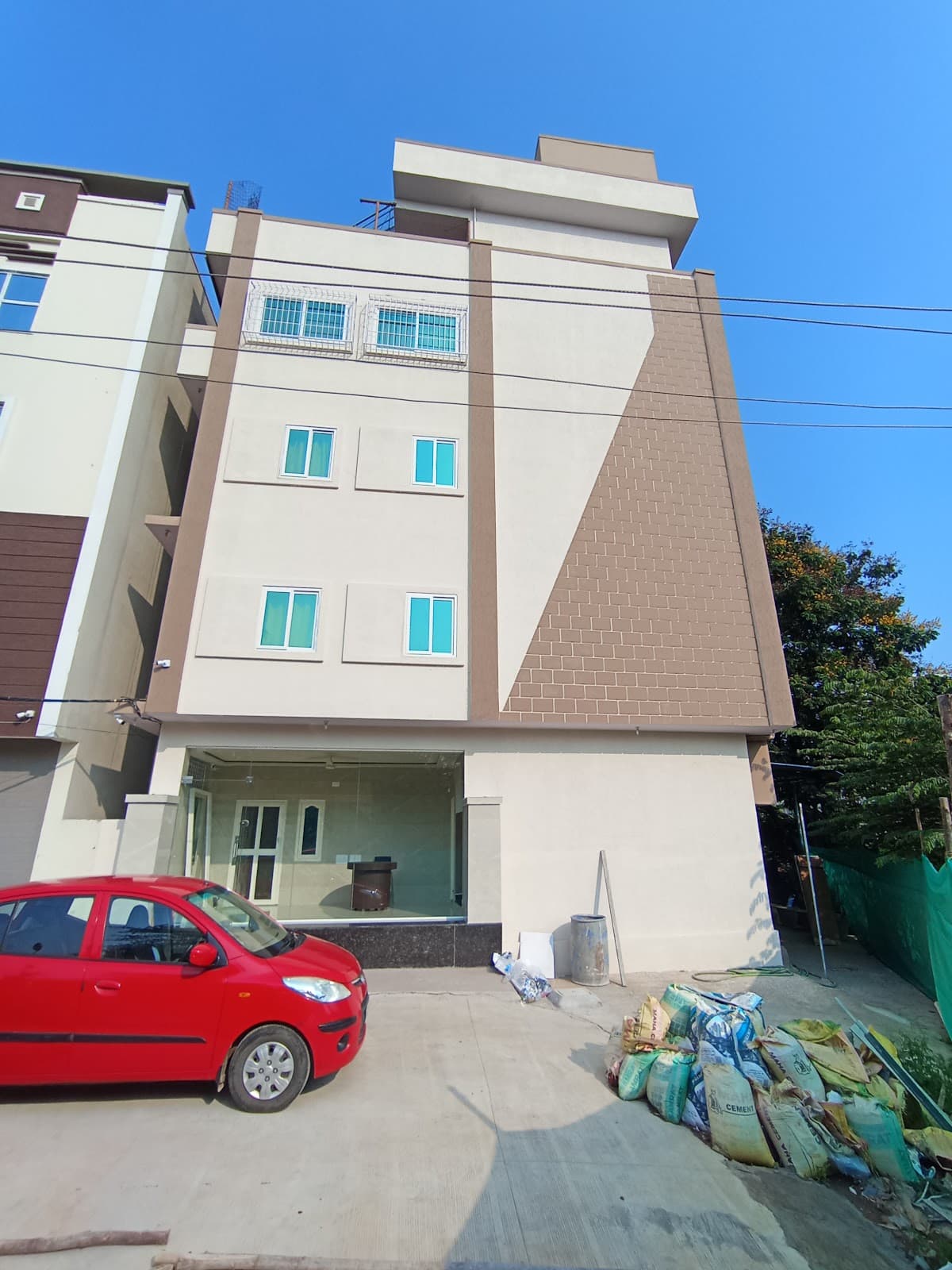 Ojas Deluxe paying guest house and hotel