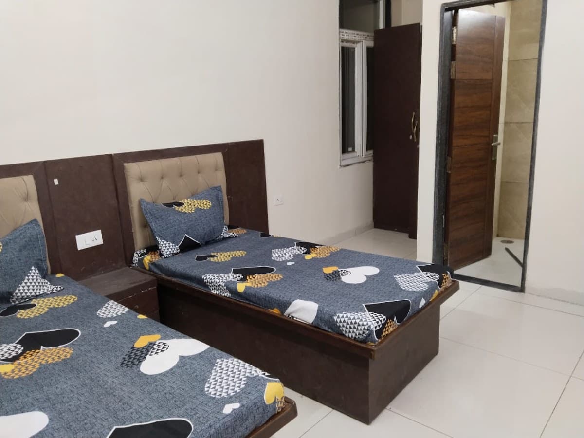 Drishti luxgry girls hostel
