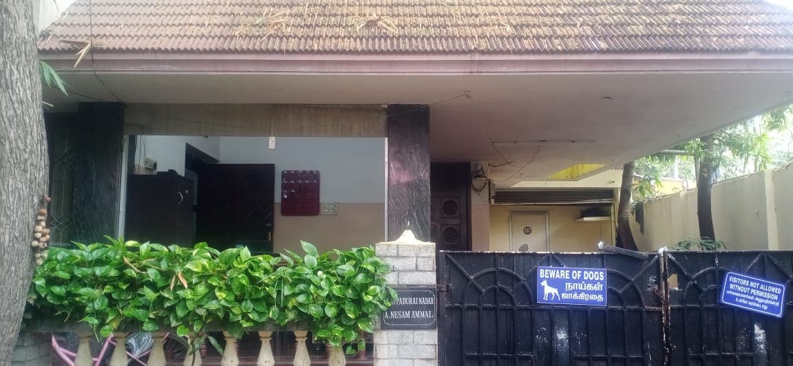 Sri Aradhya Mens Hostel