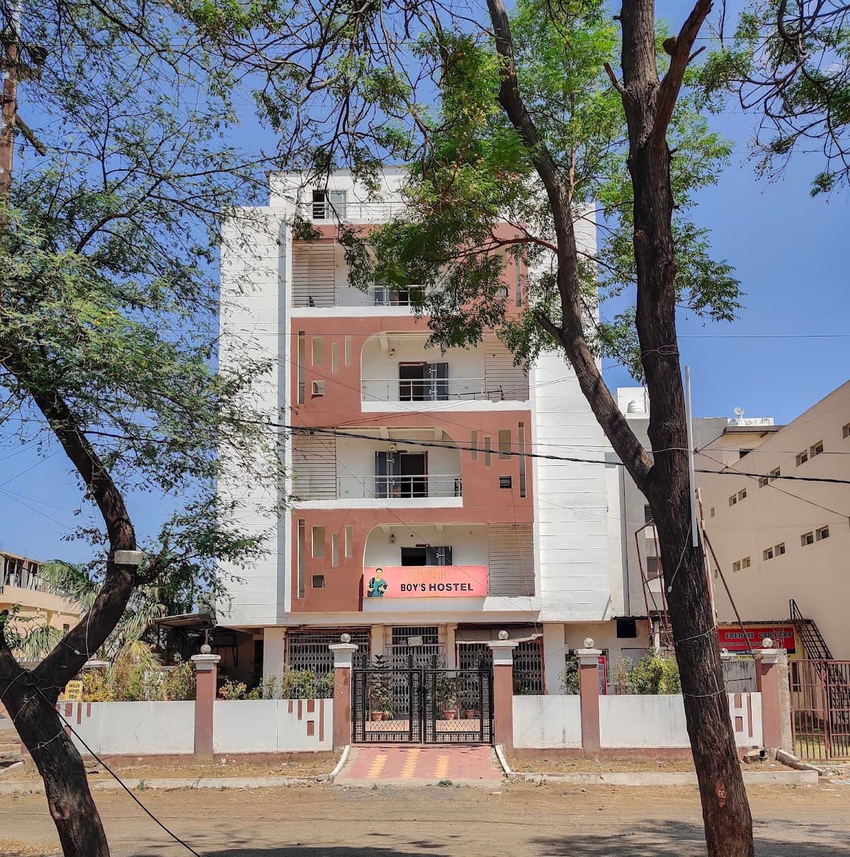Solitaire Inn Boys Hostel
