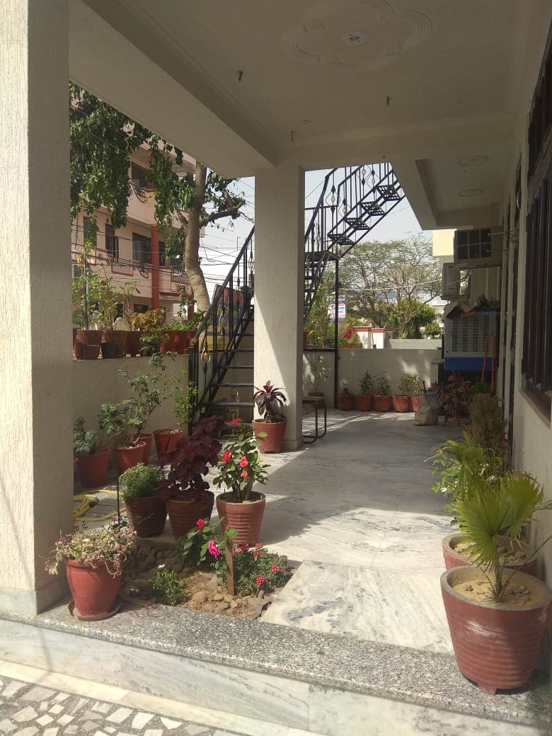 Sonal Elite Homestay Girls Pg