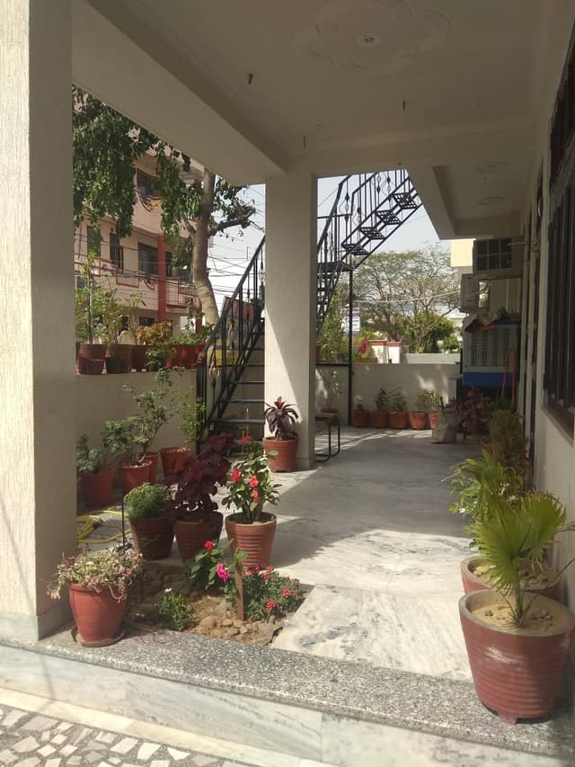 Sonal Elite Homestay Girls Pg