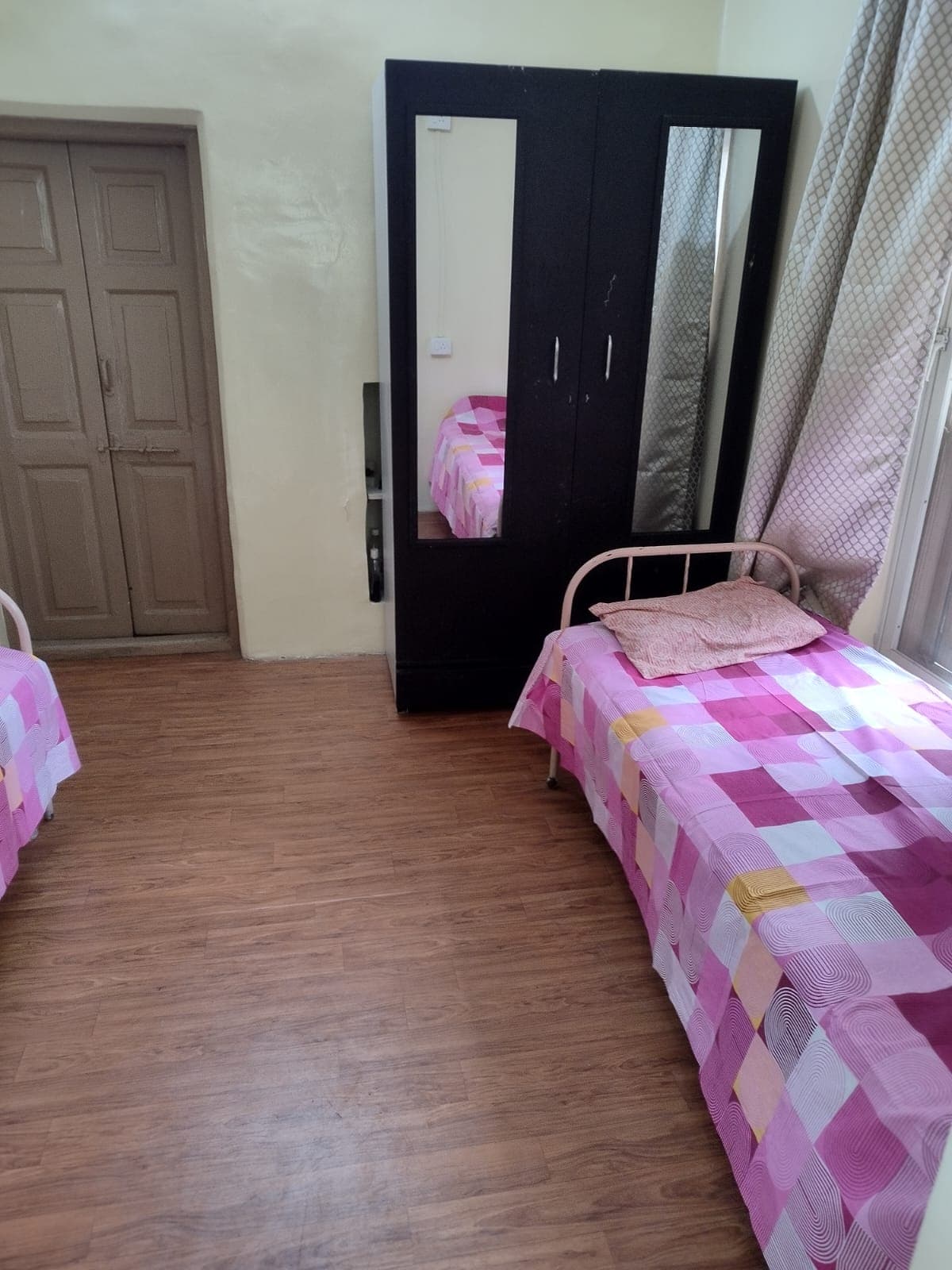 Swami Om Girls Hostel