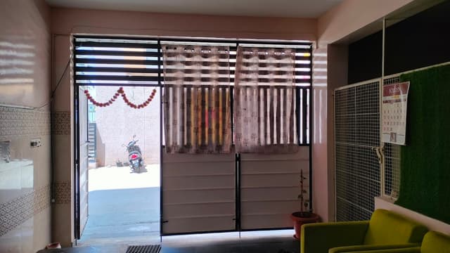 Dhanvi Luxury PG