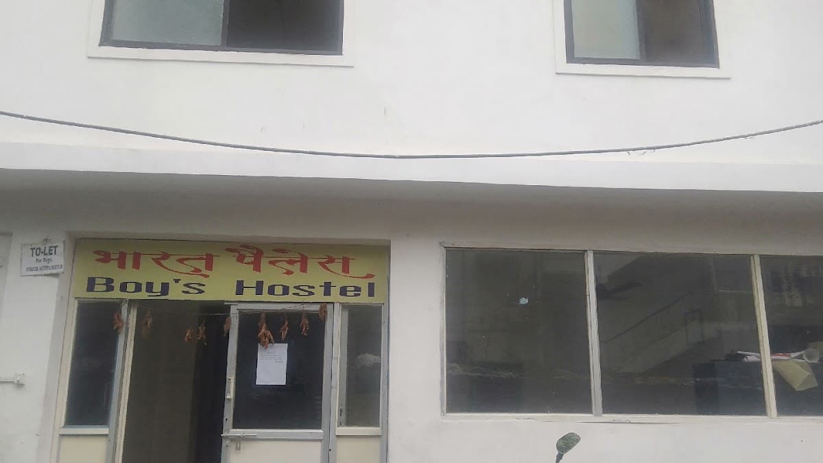 BHARAT PALACE BOY'S HOSTEL