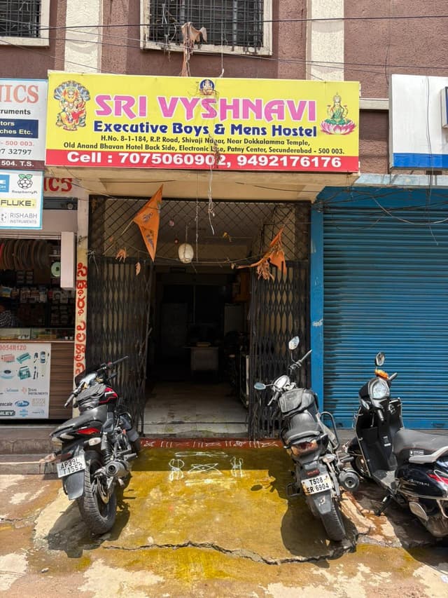 Vyshnavi Men's Executive Hostel