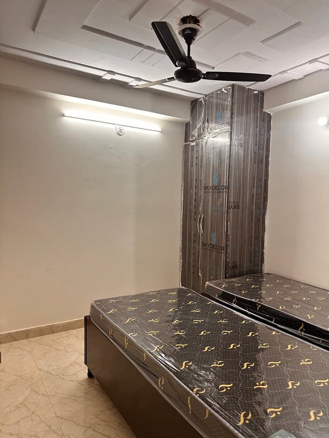 Bazmi Boys PG & Hostel