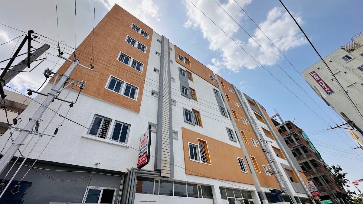 JURY'S LUXURY, CO-LIVING HOSTEl