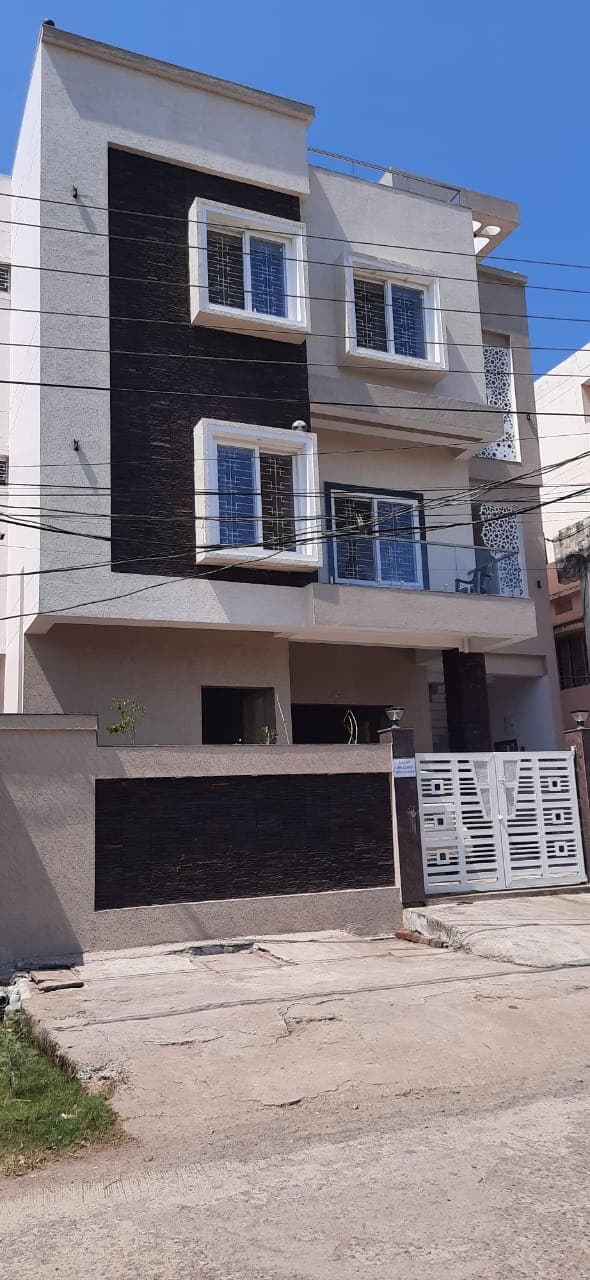 Pihu Girls PG House)