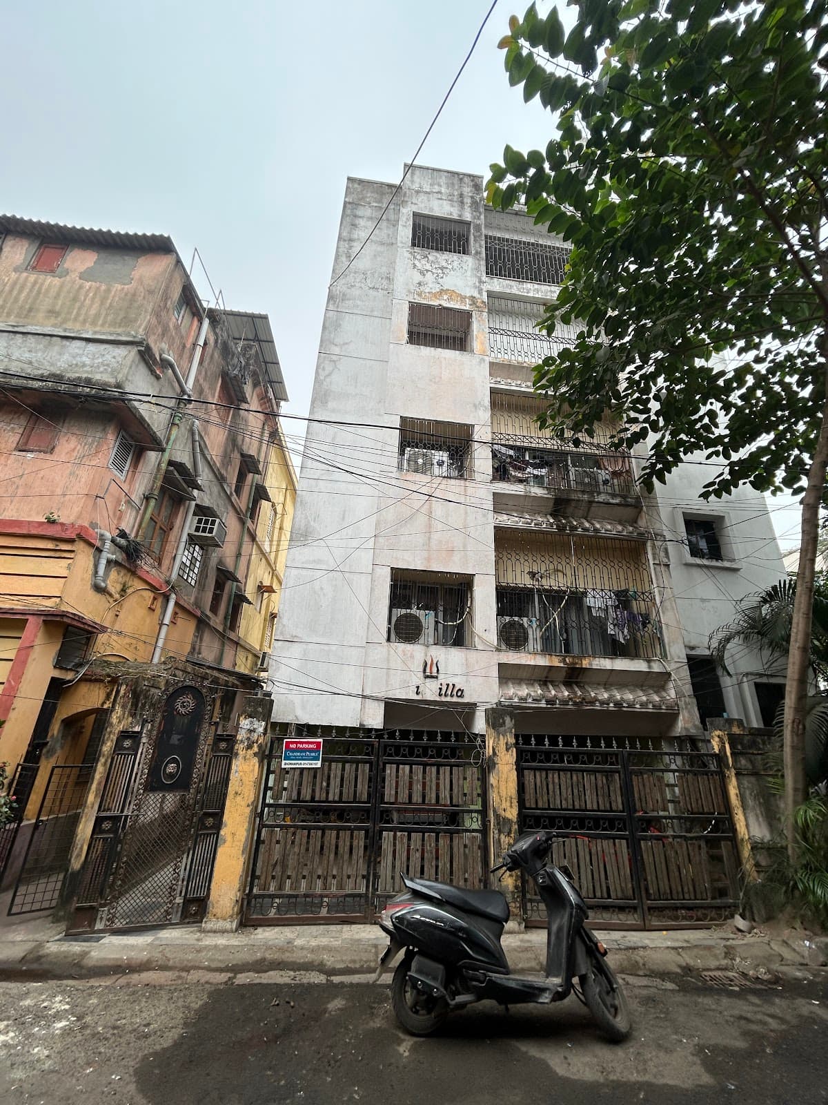 Paying Guest For Boys, Bhowanipore by Nikhil