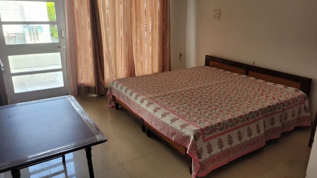 Prabhjit Pg For Girls