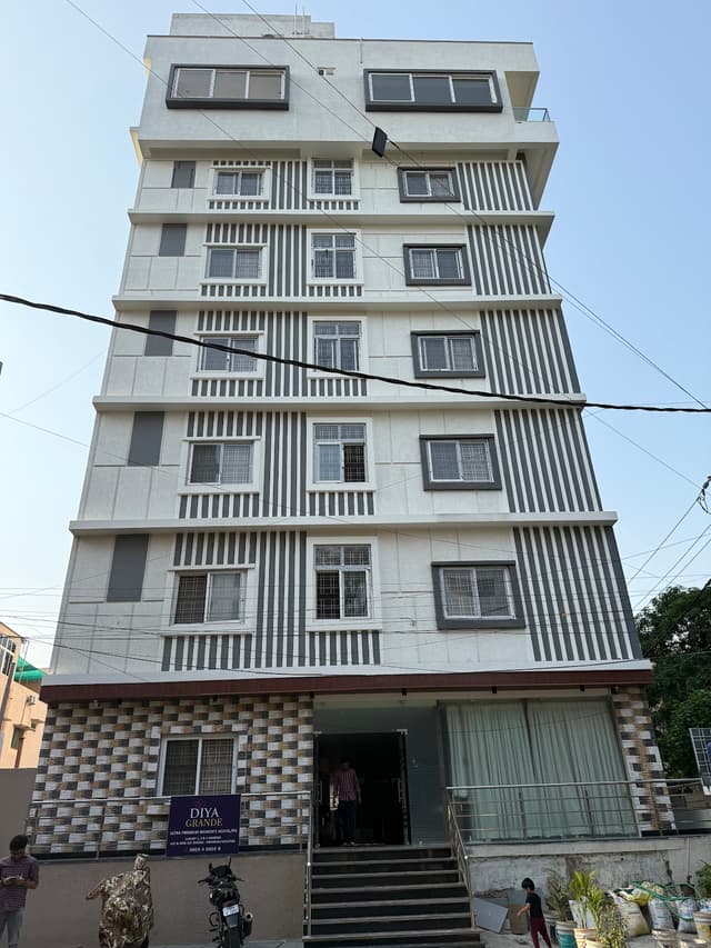 Divya Grande Women’s PG