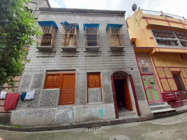 RAY BOYS PG NEAR SEALDAH