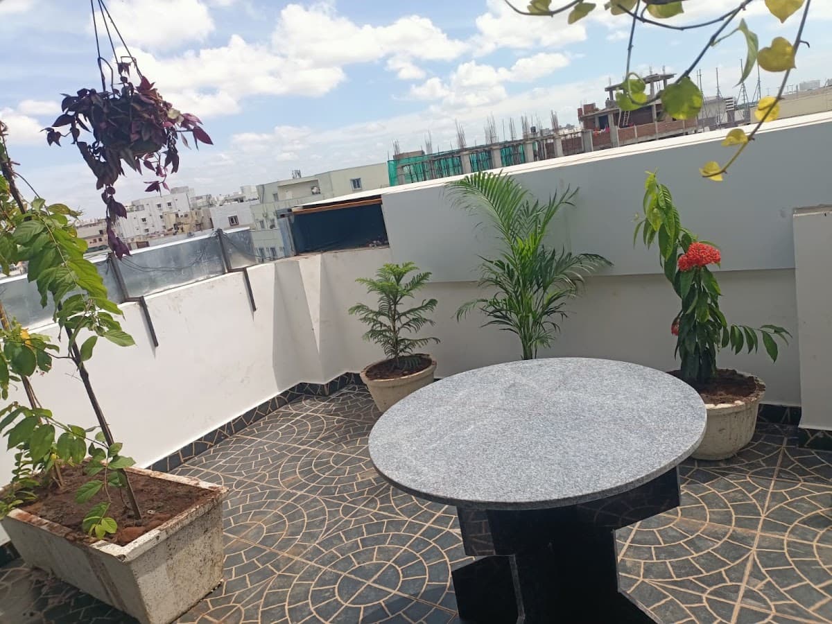 RK TECHIES PG&CO- LIVING