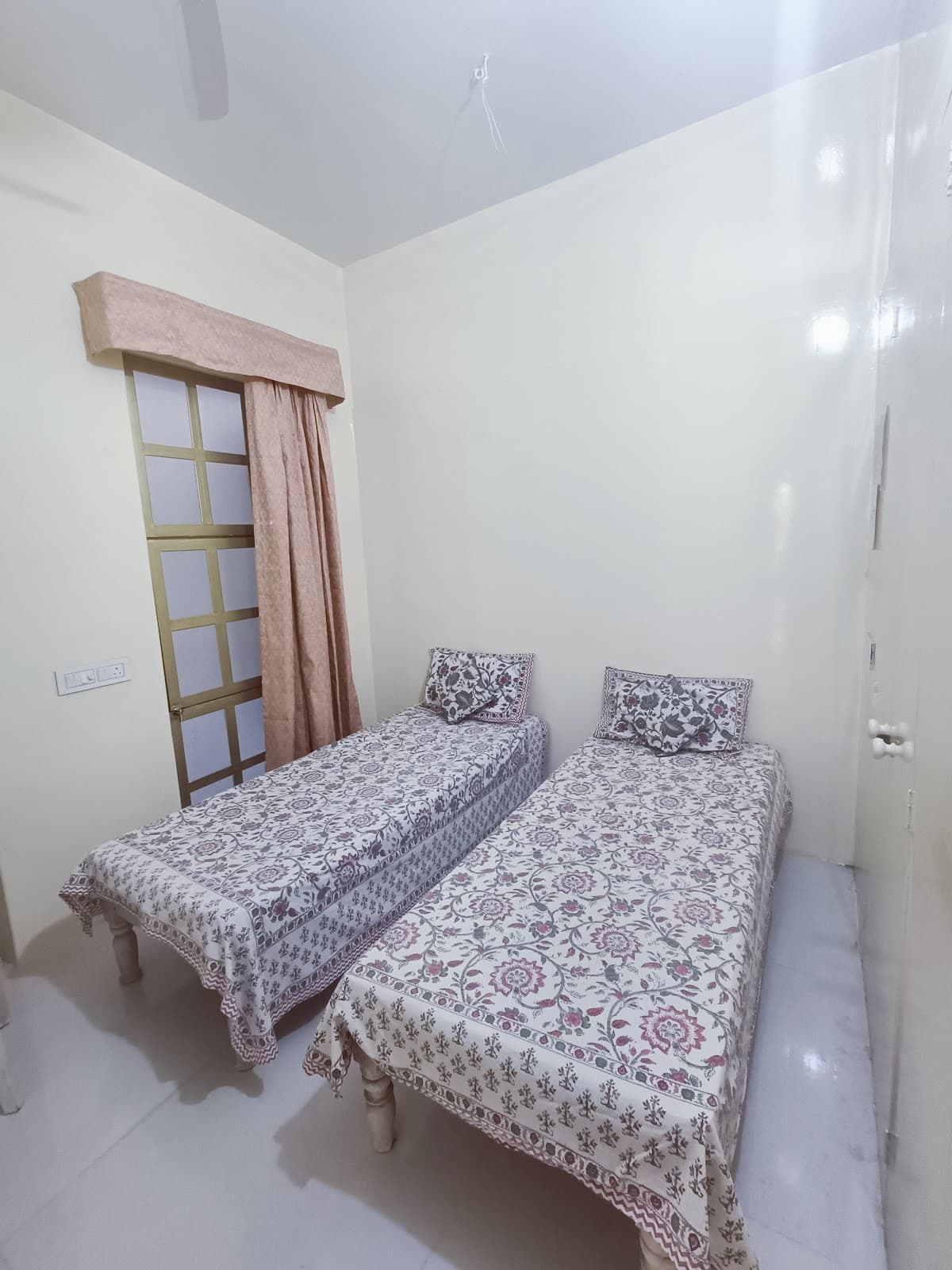 good sister girls hostel