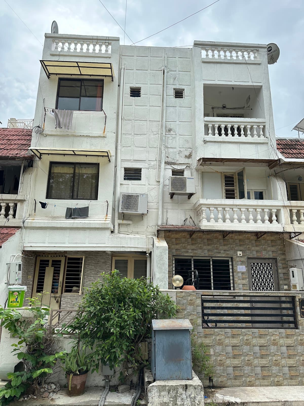 MeghDeep Luxurious Girls PG/Hostels
