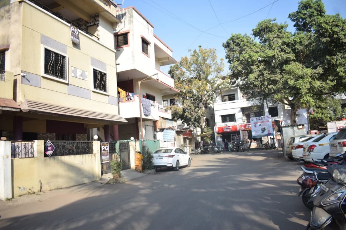 Shri Laxmi Naryan Luxury PG