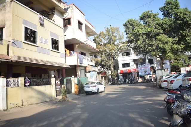 Shri Laxmi Naryan Luxury PG