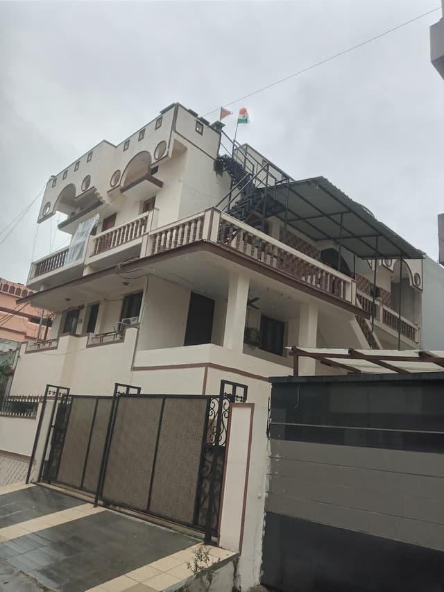Aishwaryam PG & Guest House